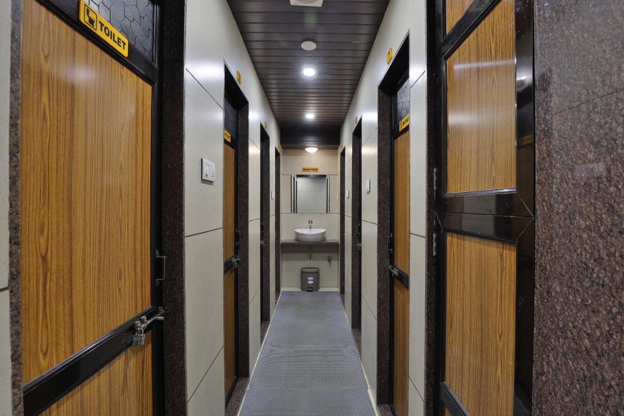 Rest Inn Dormitory Vadodara Eksteriør billede