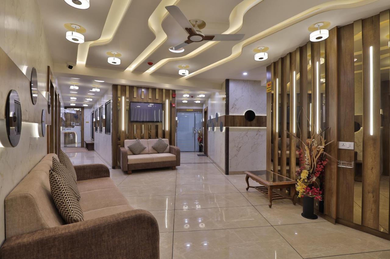Rest Inn Dormitory Vadodara Eksteriør billede
