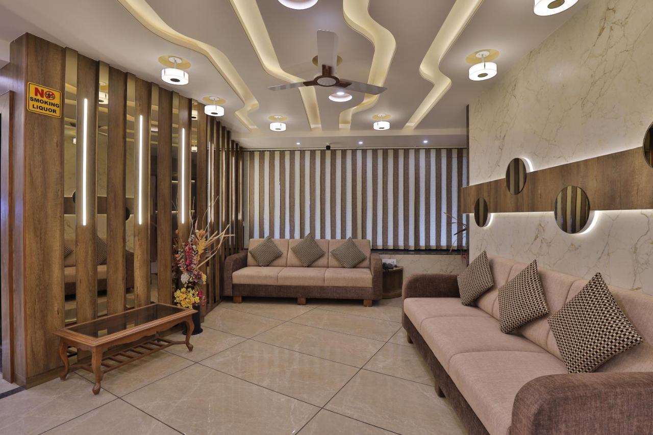 Rest Inn Dormitory Vadodara Eksteriør billede