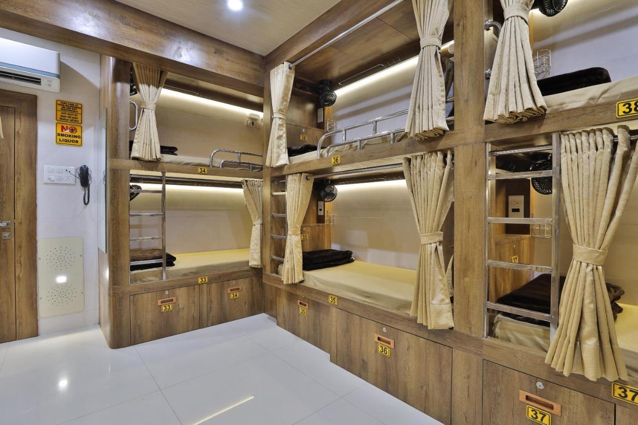Rest Inn Dormitory Vadodara Eksteriør billede